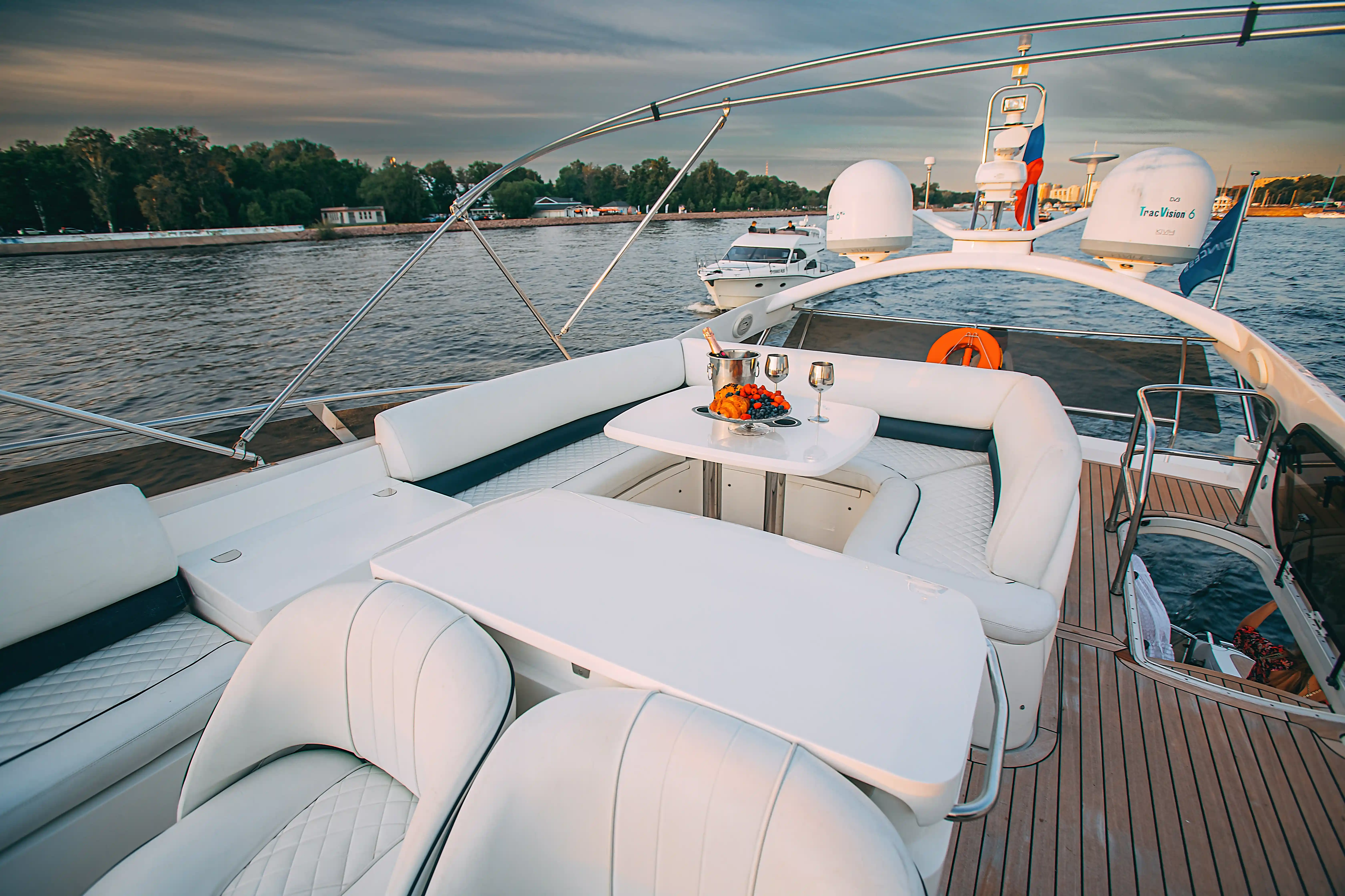 Яхта Princess 57 Esperanza image- 8